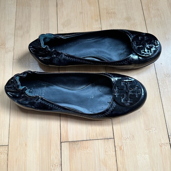 Tory Burch Black Patent Flats - Picture 1 of 3